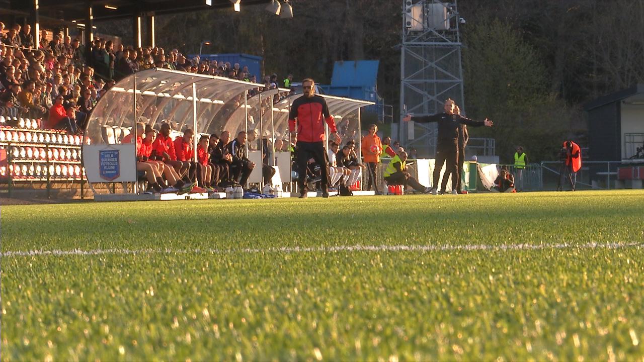 Västerås fans levererar syrlig passning till Olof