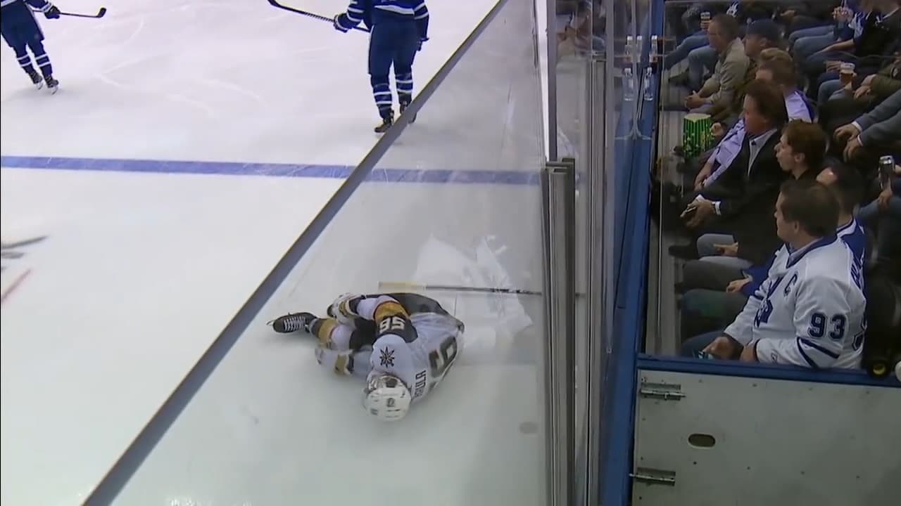 Haula ut på bår efter skräckskada