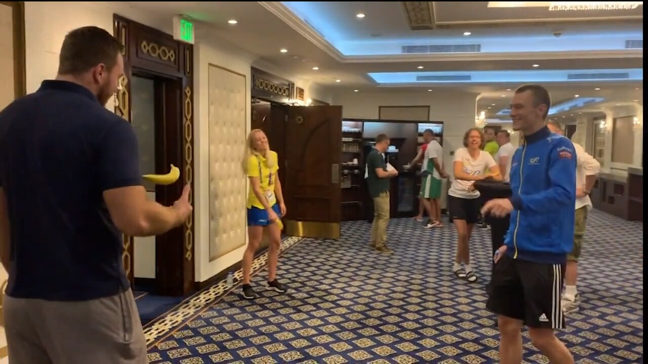 Här möts svenska talangerna i märkliga "banan-duellen”