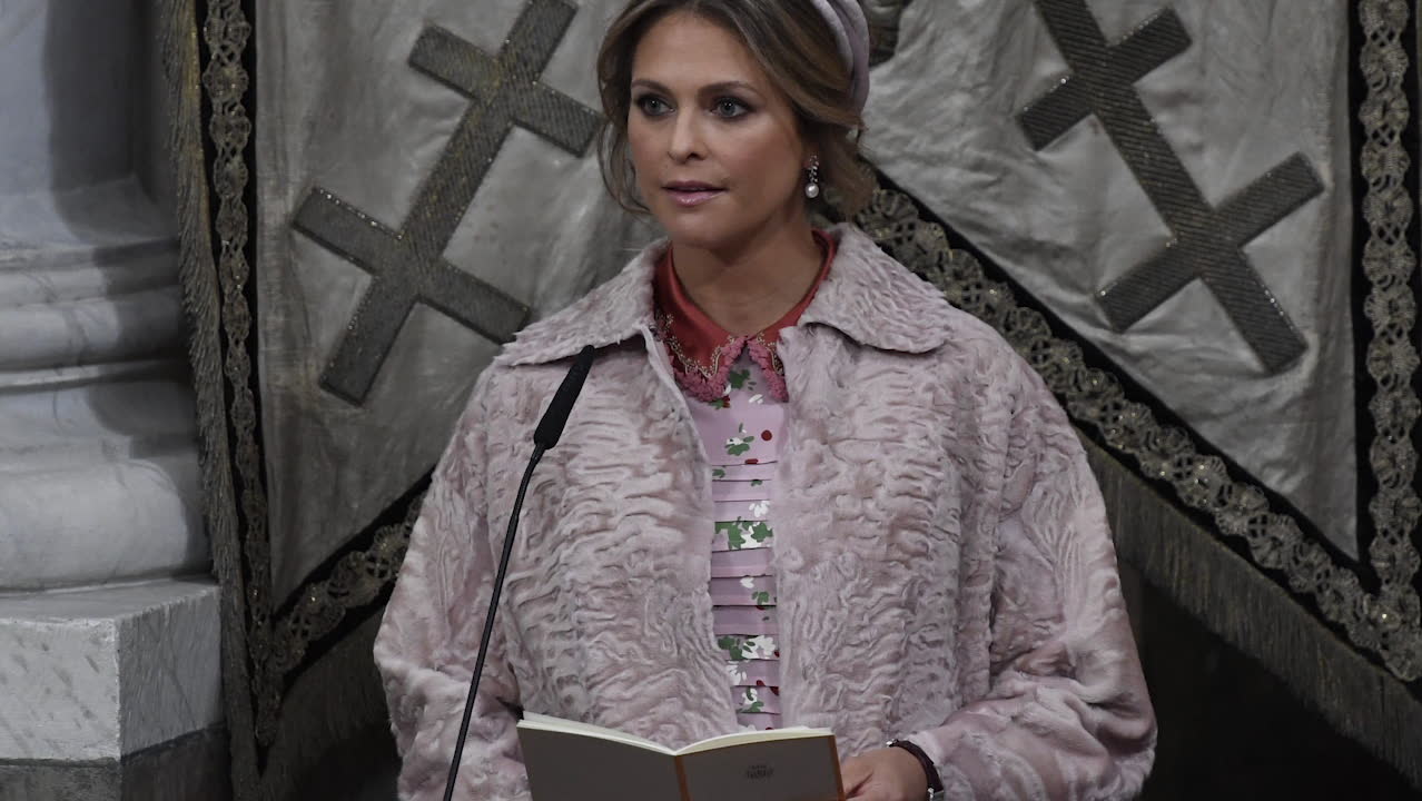 Djurrättsaktivister och modejournalister rasar över Maddes päls