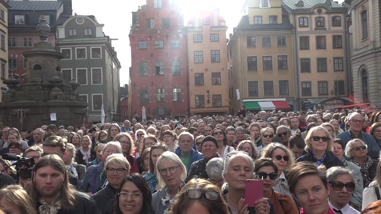 Hundratals manifesterade utanför Svenska Akademien