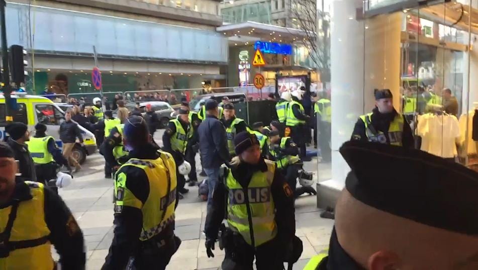 Stökigt efter ”Folkets demonstration” i Stockholm