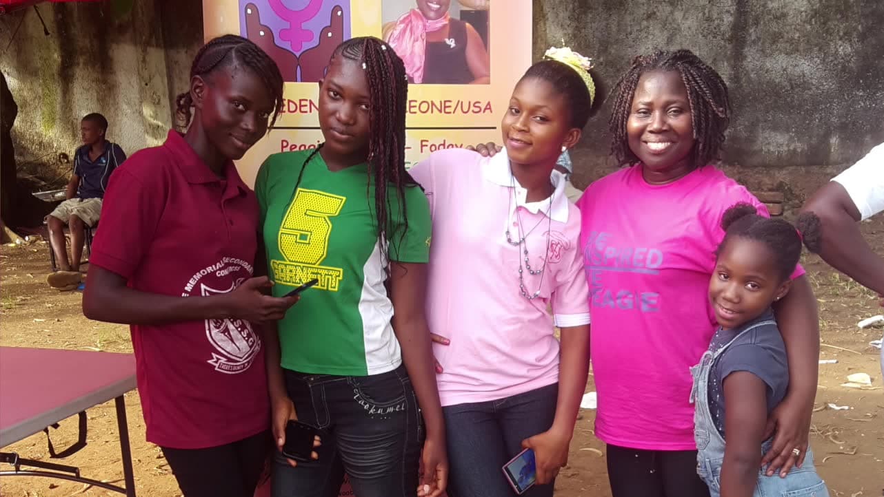 Peagie Foday hjälper tonårsmammor att få gå i skolan