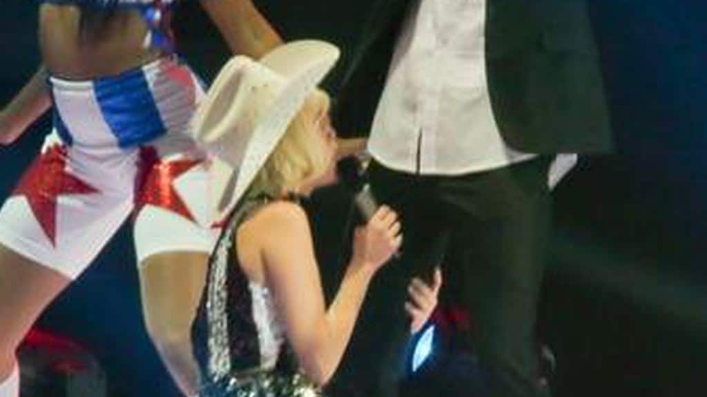 Här har hon "oralsex" med ex-presidenten