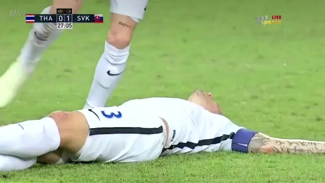 Läskiga scener när Skrtel svalde tungan