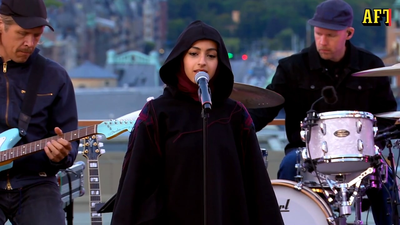 Se när Amena Alsameai trollbinder ”Idol”-juryn