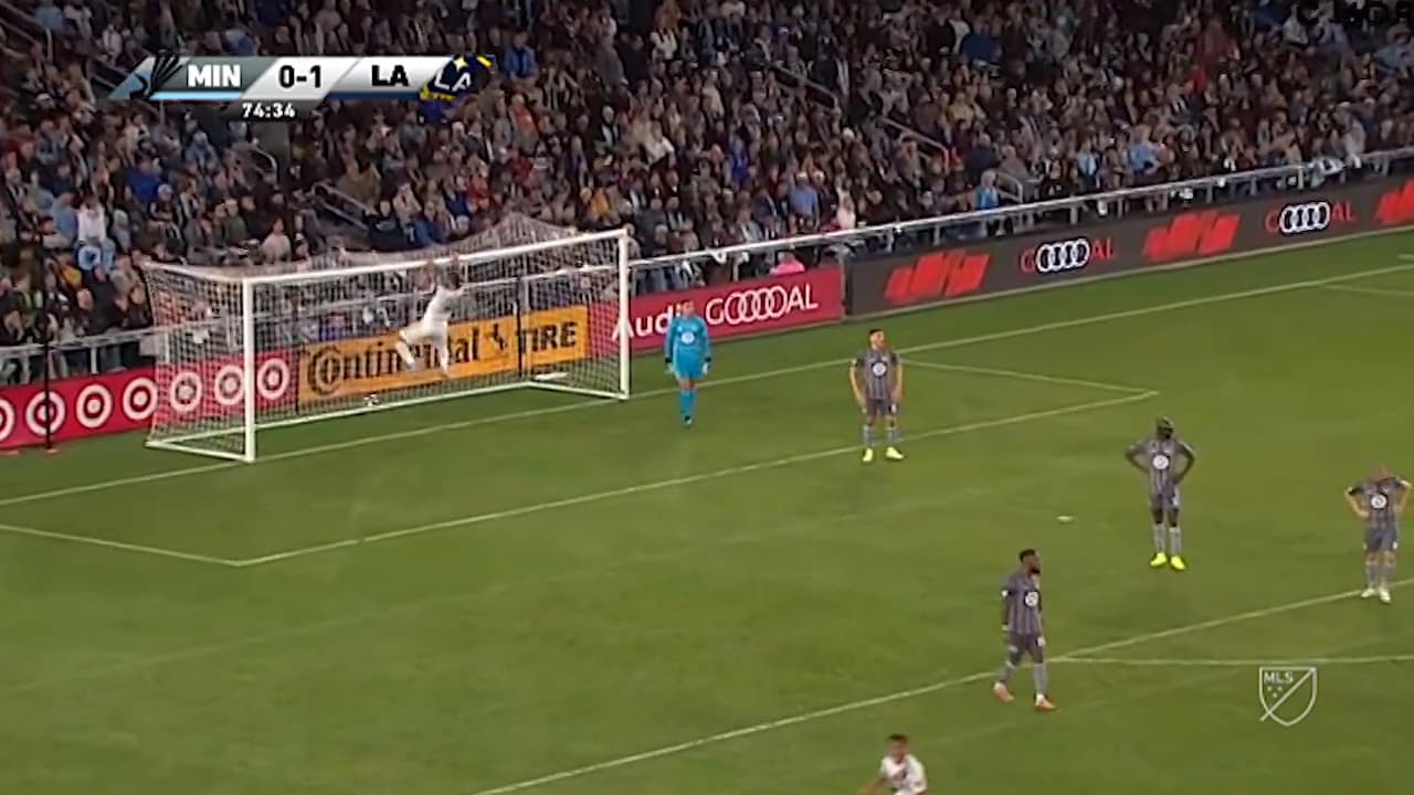 Zlatans märkliga firande – när lagkamraten gör 2-0