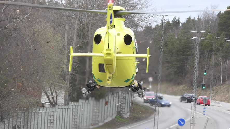 Helikopter och polis på olycksplatsen