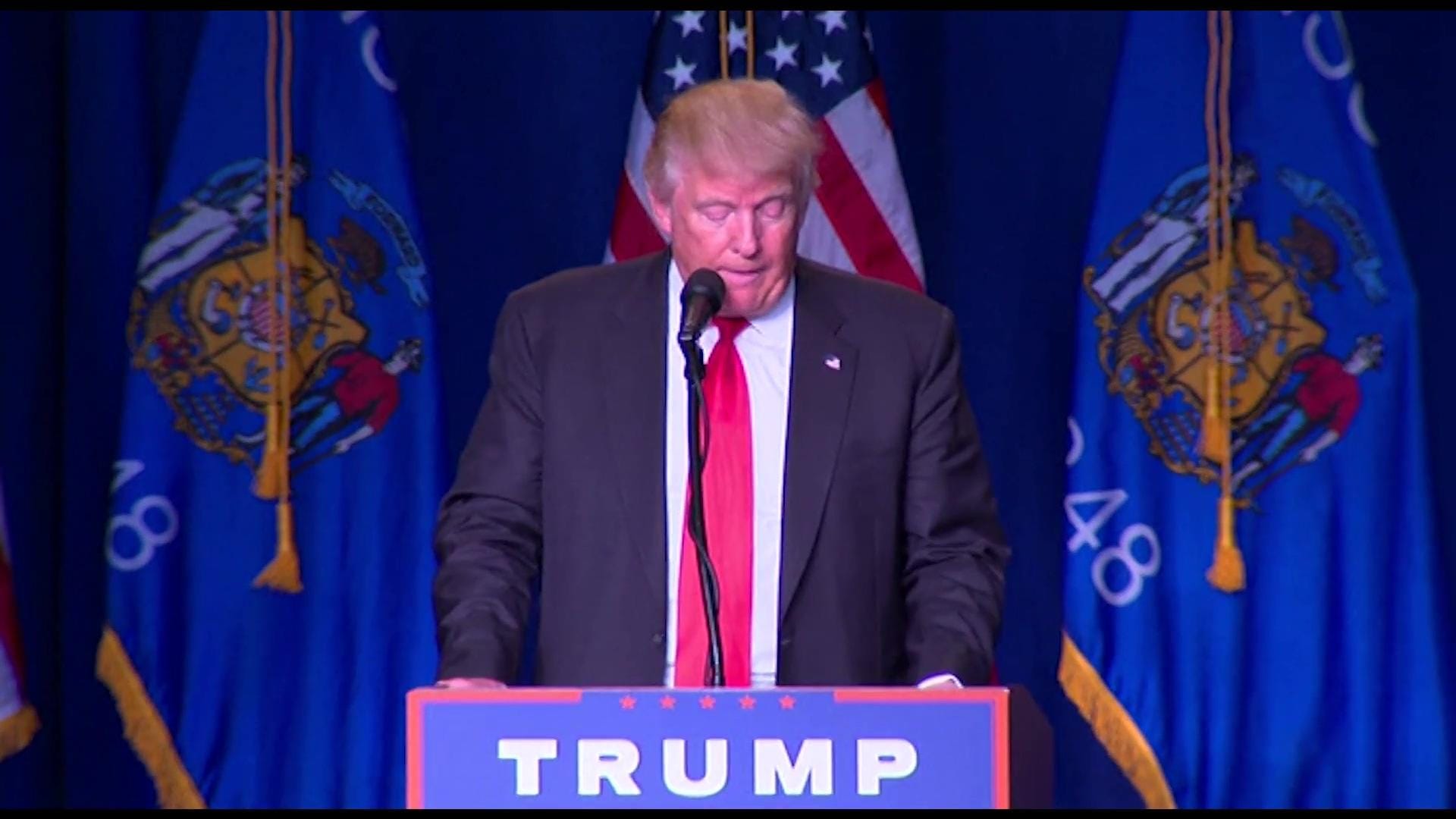 Trump backar (upp sina partikamrater)