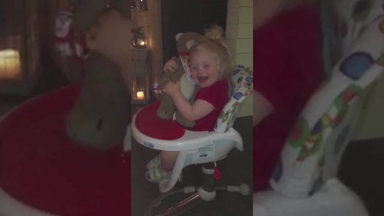 Här får Lina sin Björne - se det lyckliga ögonblicket