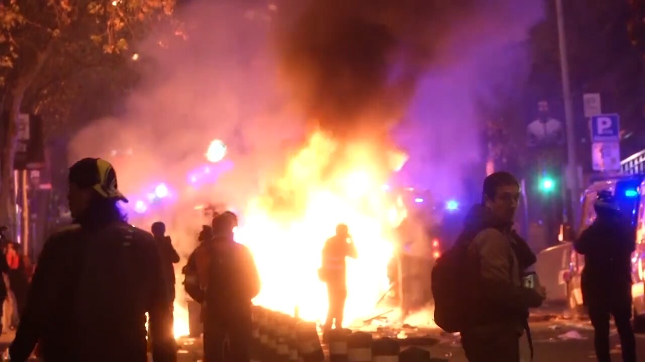 Här ryker protestaktörerna ihop med polisen