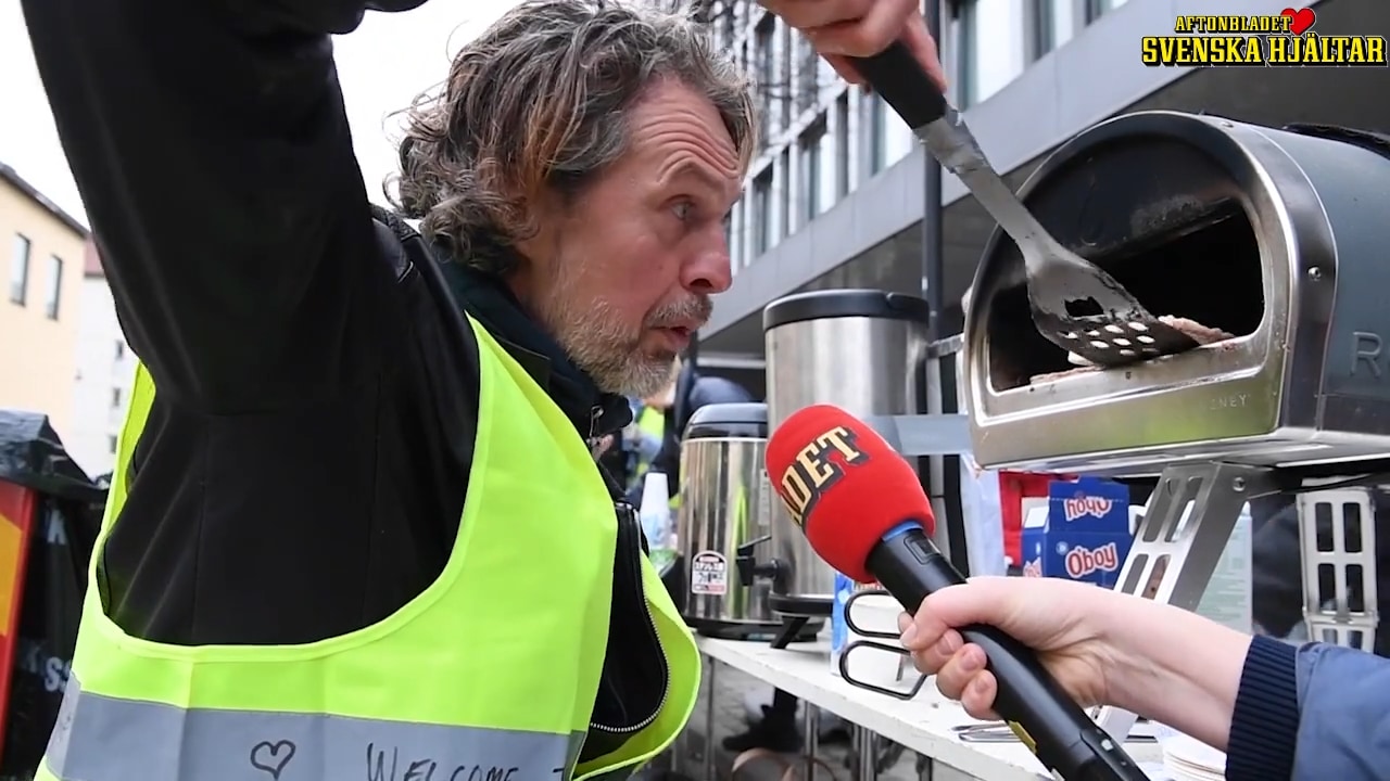 Niklas tog med sin egen pizzaugn till Migrationsverket