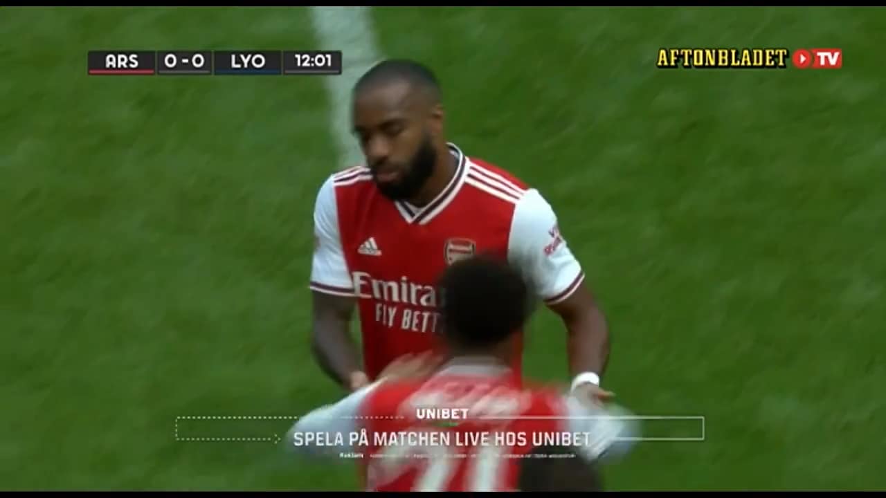 Stjärnan tvingas till tidigt byte i Arsenals förlustmatch