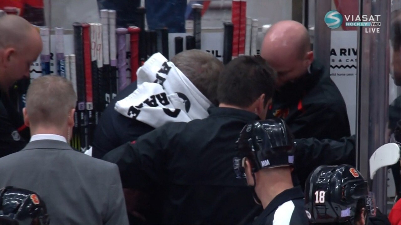 Här tvingas coachen lämna i smärtor