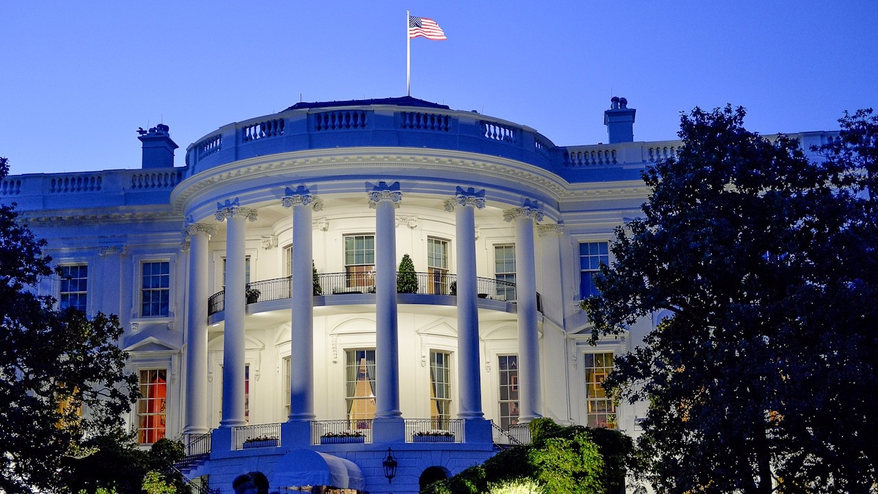 Vita Huset inför kriscenter - försvarar sig mot "Rysslandsutredningen"