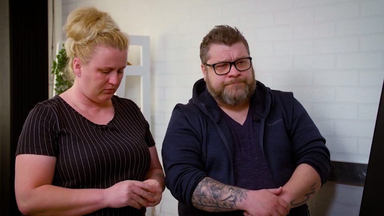 Lyxfällan - Amela och Selmin hade över 1,8 miljoner i skulder