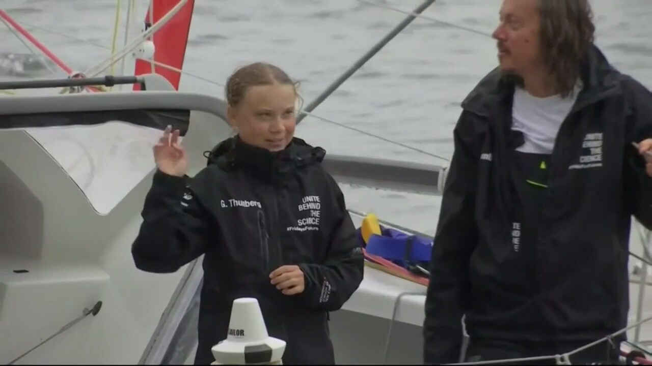Här anländer Greta Thunberg till New York
