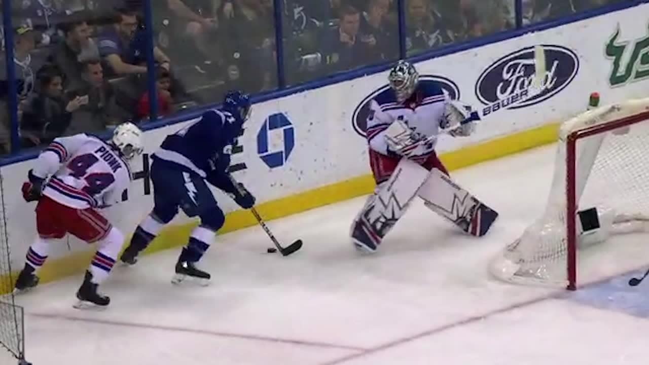 Lundqvist utbytt efter missen – Rakell skrämde Tampa