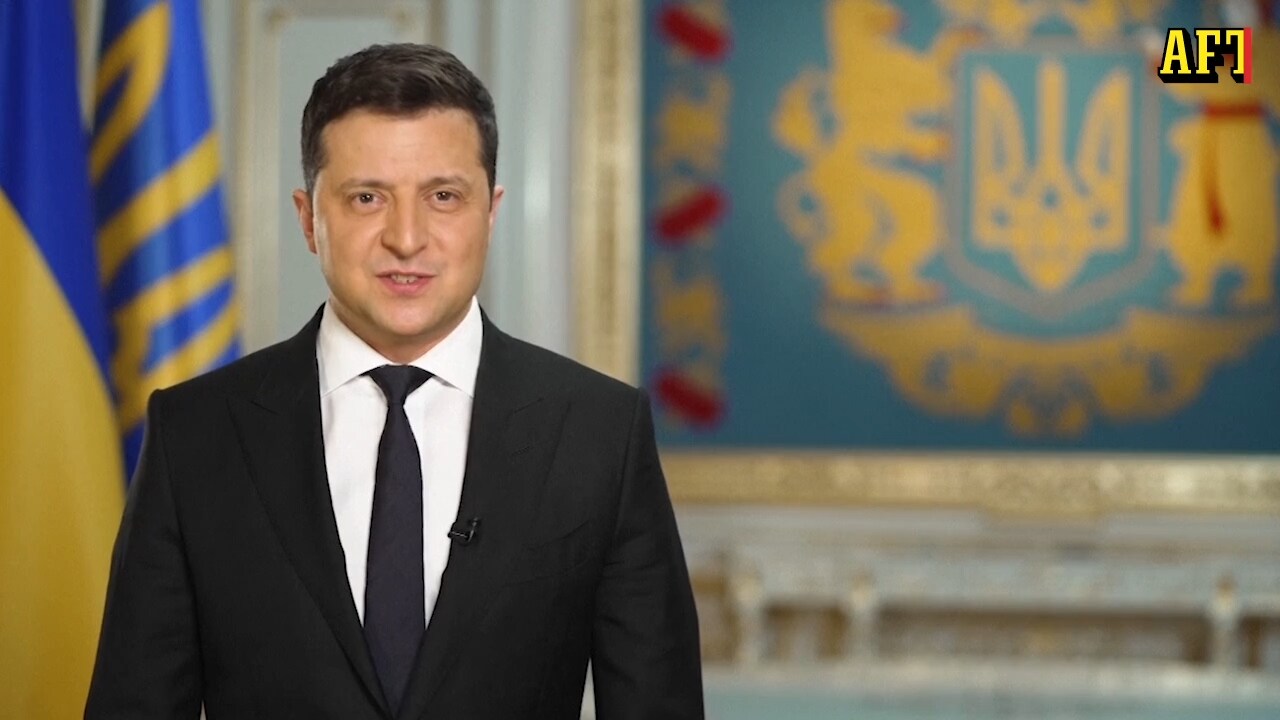 President Zelenskyj: "Kommer att hissa ukrainska flaggor"