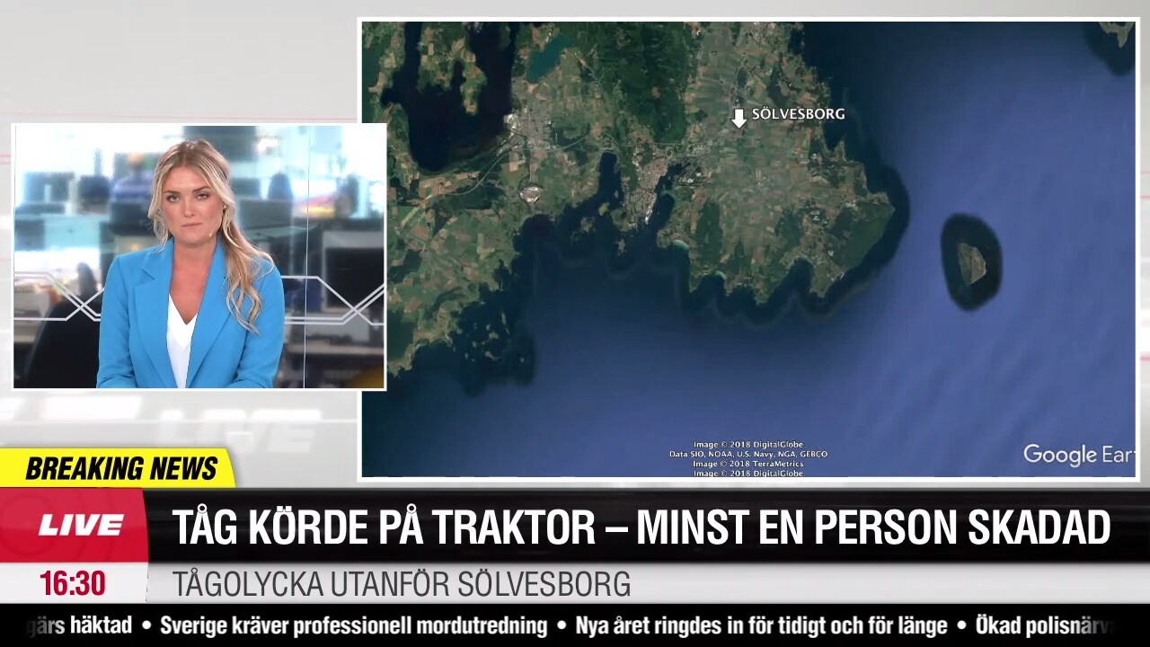 Tåg körde på traktor - minst en person skadad