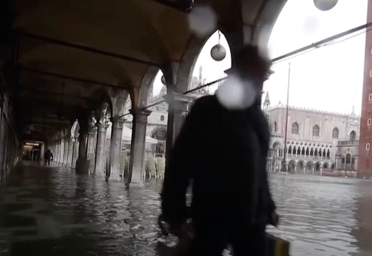 Översvämmat Venedig ber om hjälp