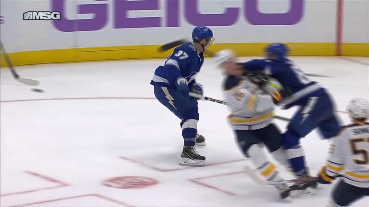 Dahlin knockad av fula armbågen