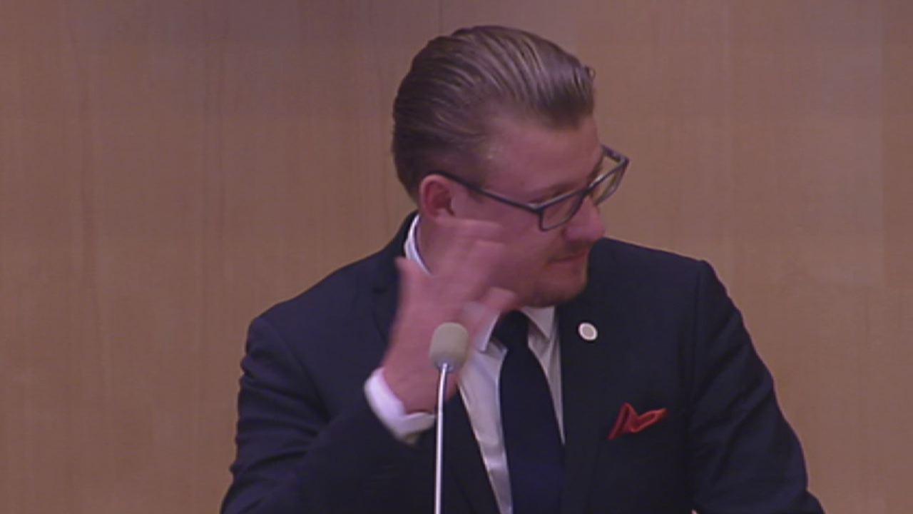 Linus Bylund måste avsluta debatten