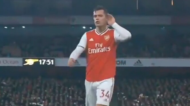 Granit Xhaka utbuad av fansen när Arsenal tappade