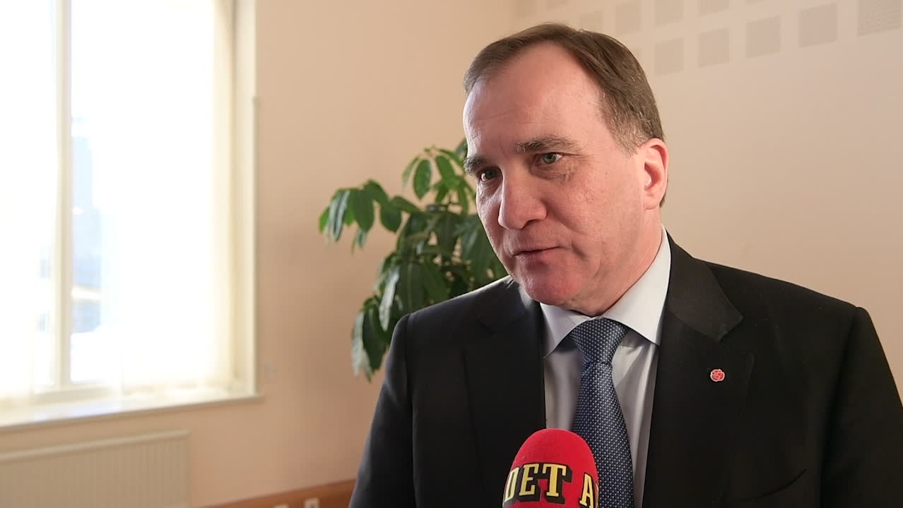 Löfven vill kapa vårdköer – och kritiserar M-ledaren för Nya Karolinska