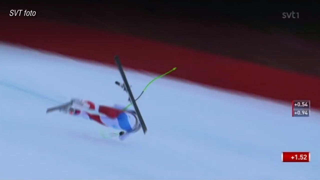 Här kraschar han i störtloppet – i 120 km/tim