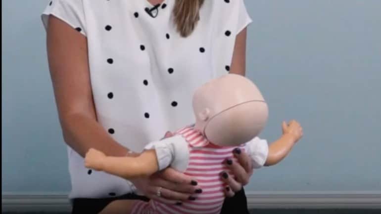 Så ska du göra om barnet sätter i halsen