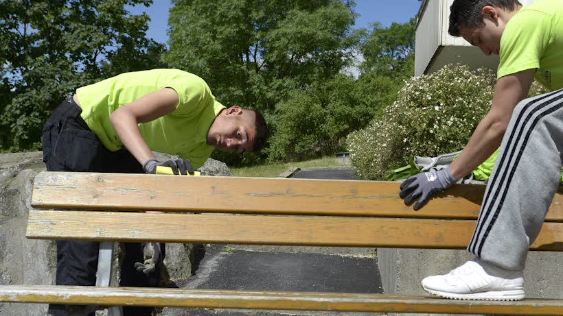 10 000 extra sommarjobb - regeringen satsar 100 miljoner