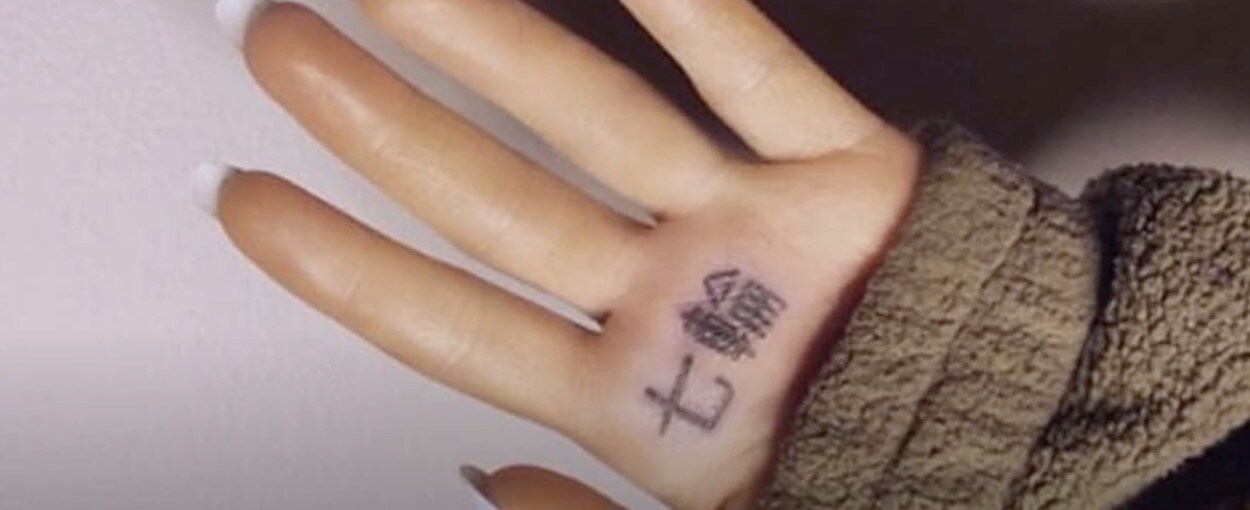 Ariana Grande hånas för nya tatueringen