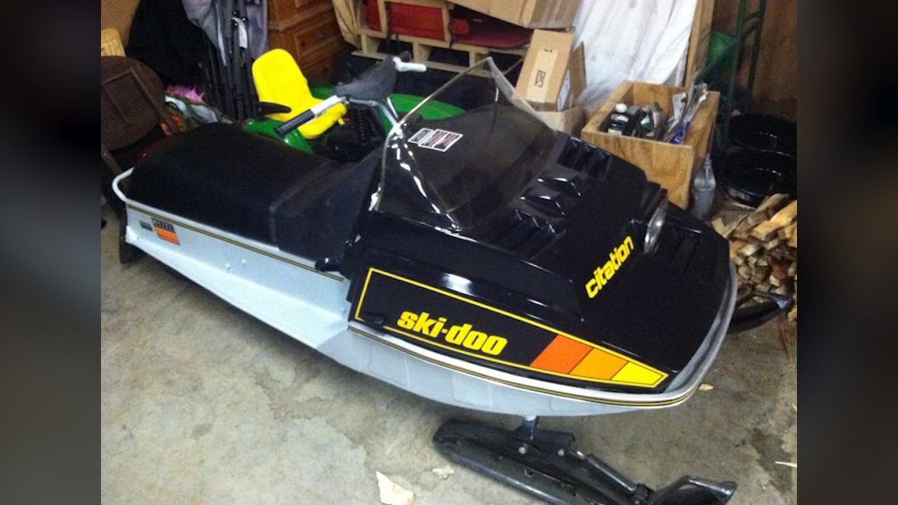 Fick parkeringsbot på 1300 kronor – för snöskoter i Stockholm