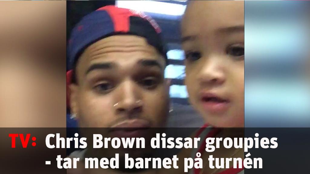 Chris Brown tar med barnet på turnén