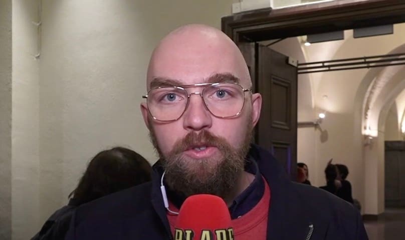 ”Väldigt mycket folk på väg in”