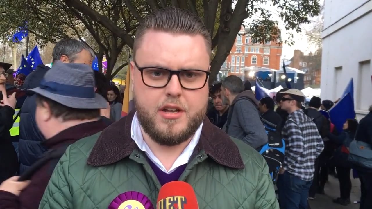 Elliot, 24: ”Brexit kommer dröja två till fyra år”