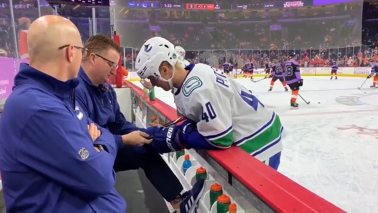 Petterssons fina gest – efter att ha träffat supporter med pucken