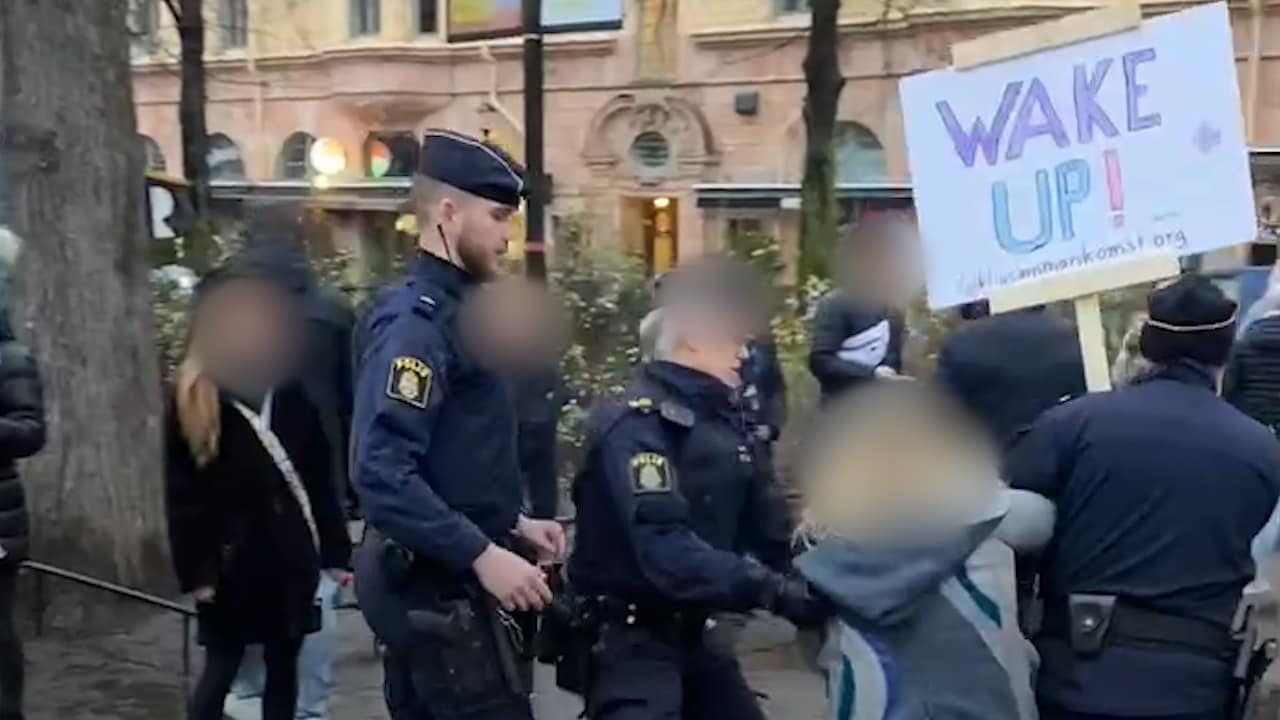 Här protesterar de mot coronarestriktioner