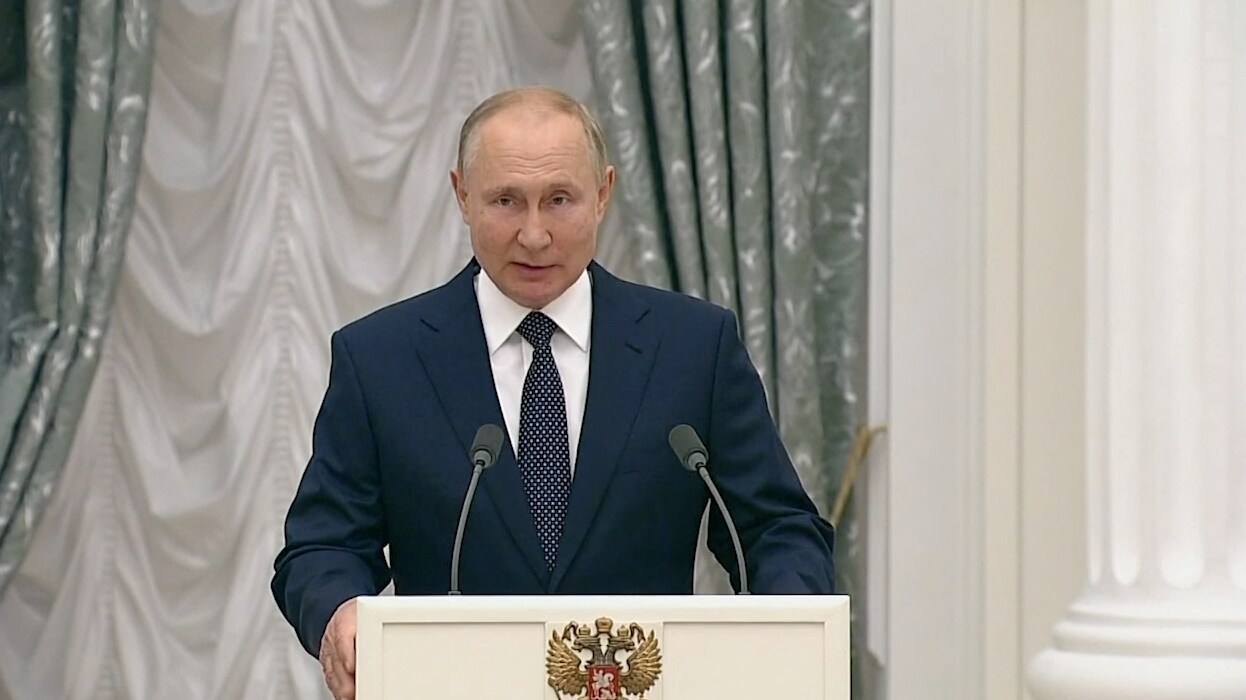 Putins parti väntas vinna valet: "Hindrat alla oppositionella från att ställa upp"