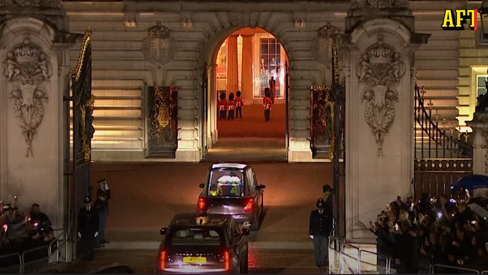 Drottningen har återvänt till London