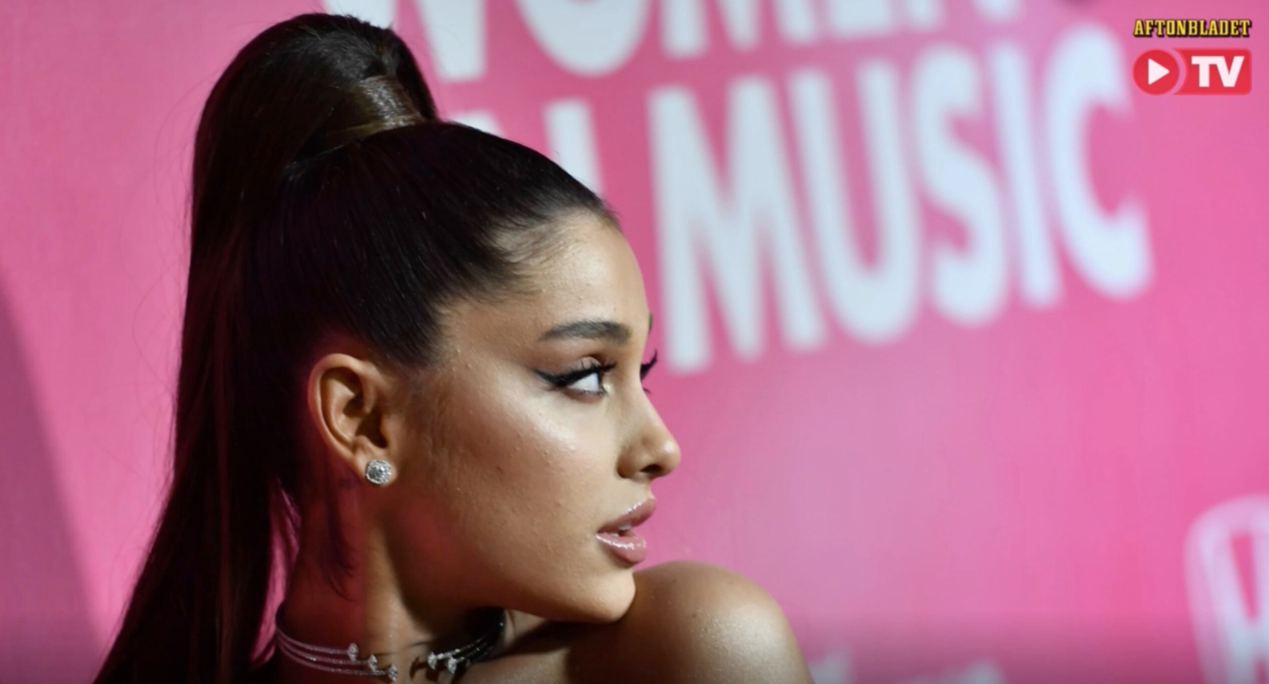 Ariana Grandes tatueringsmiss