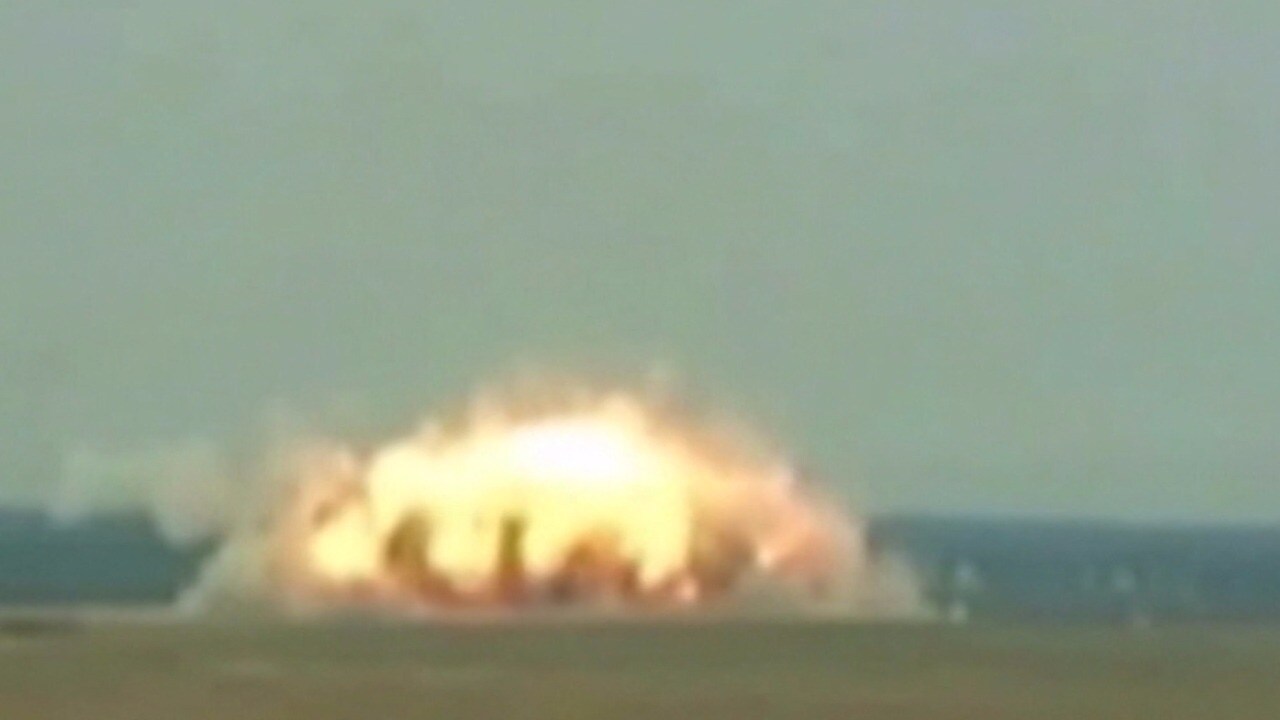 Se militärens egna bilder på anfallet