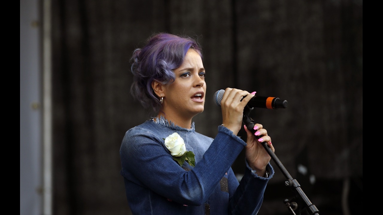 Lily Allen erkänner – köpte sex under turné