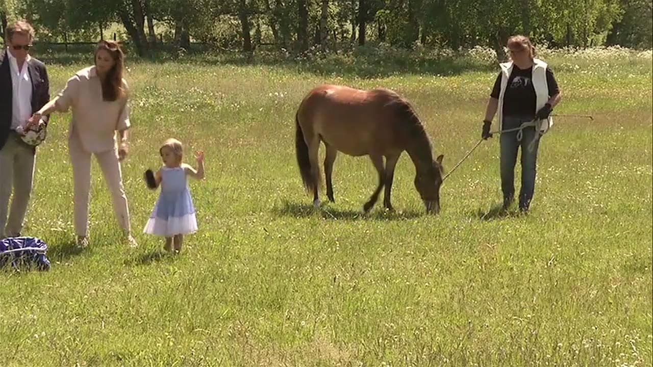 Nya bilder på Leonore: “Äntligen har de återförenats”