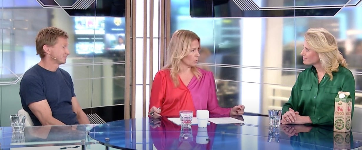 Men oshxonada etuk ayolning etagini kotardim. Ichki kiyimsiz tutun tanaffusining fotosurati