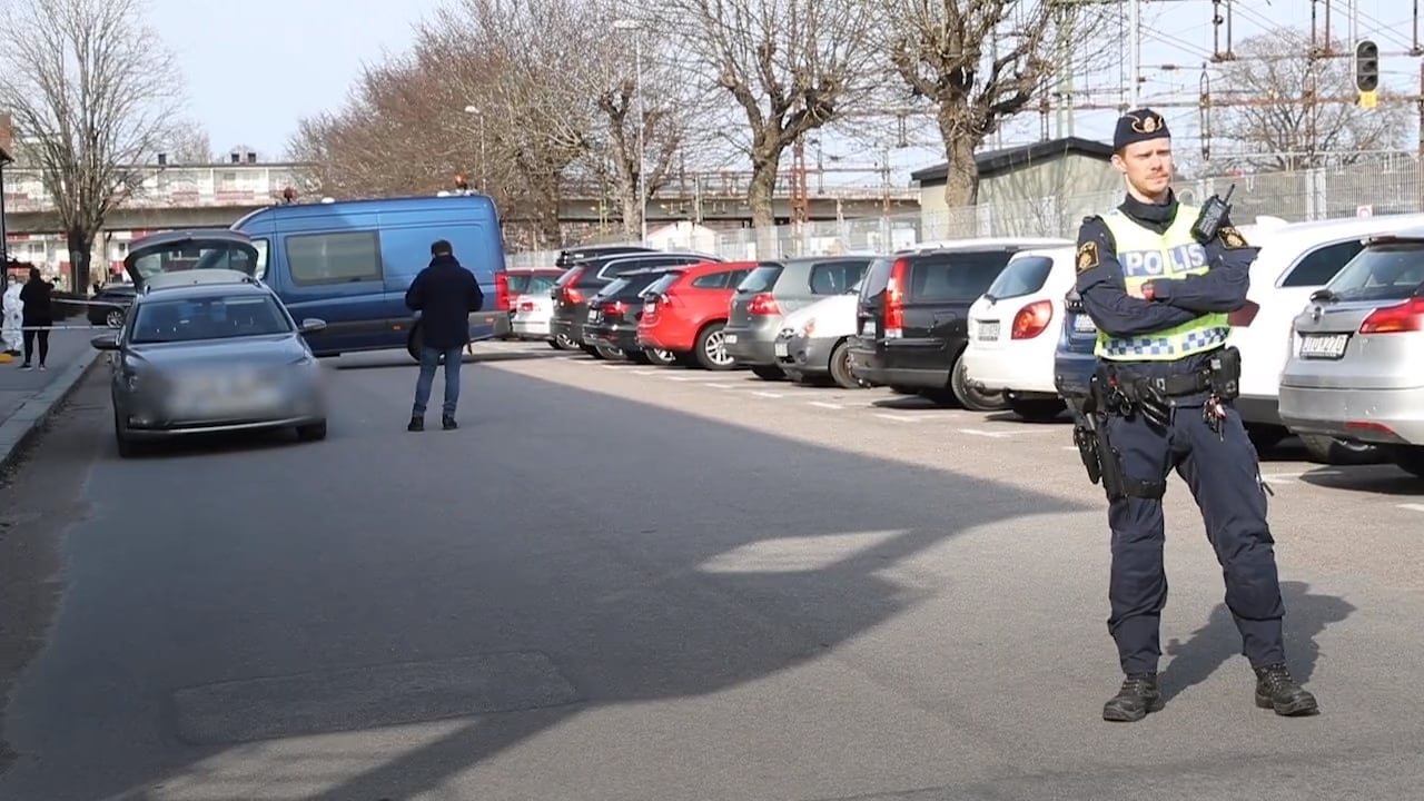 Misstänkt mord på öppen gata – en person gripen