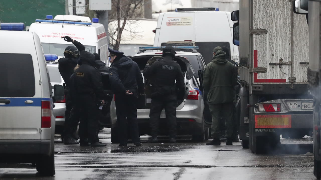 En död i skottlossning på rysk godisfabrik