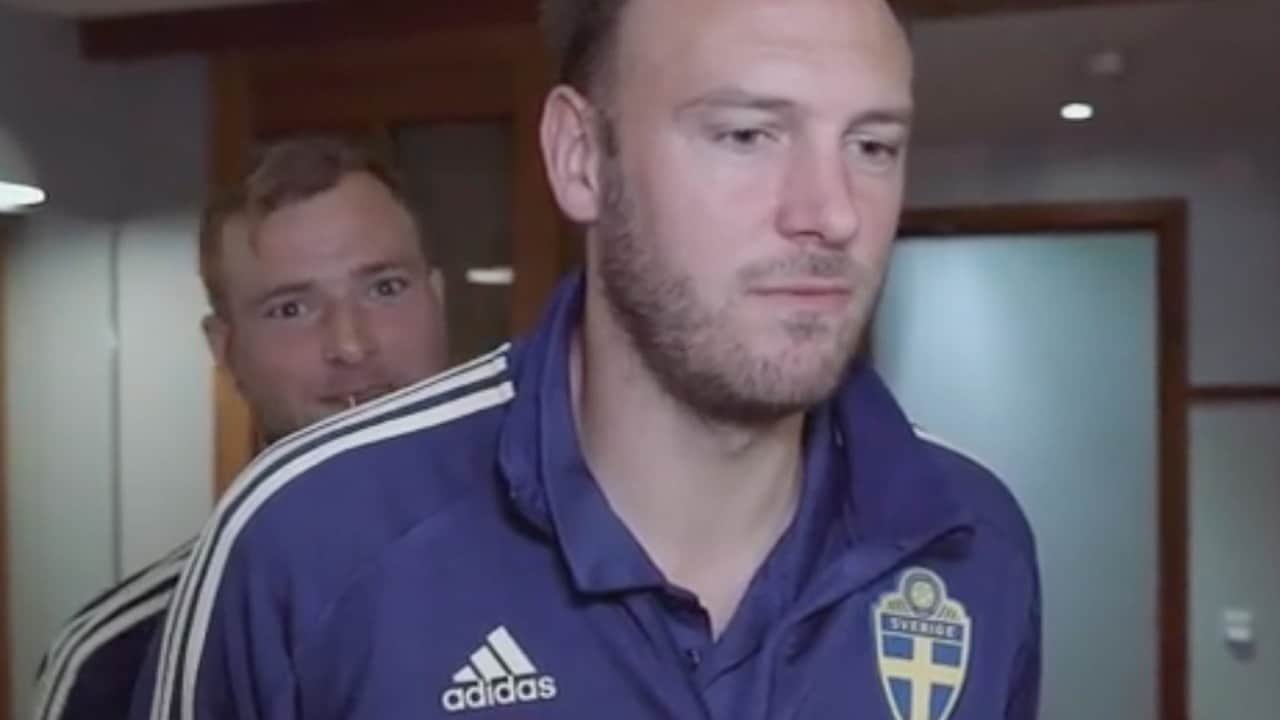 Granen: ”Det känns som att det står någon idiot bakom mig, stämmer det?”