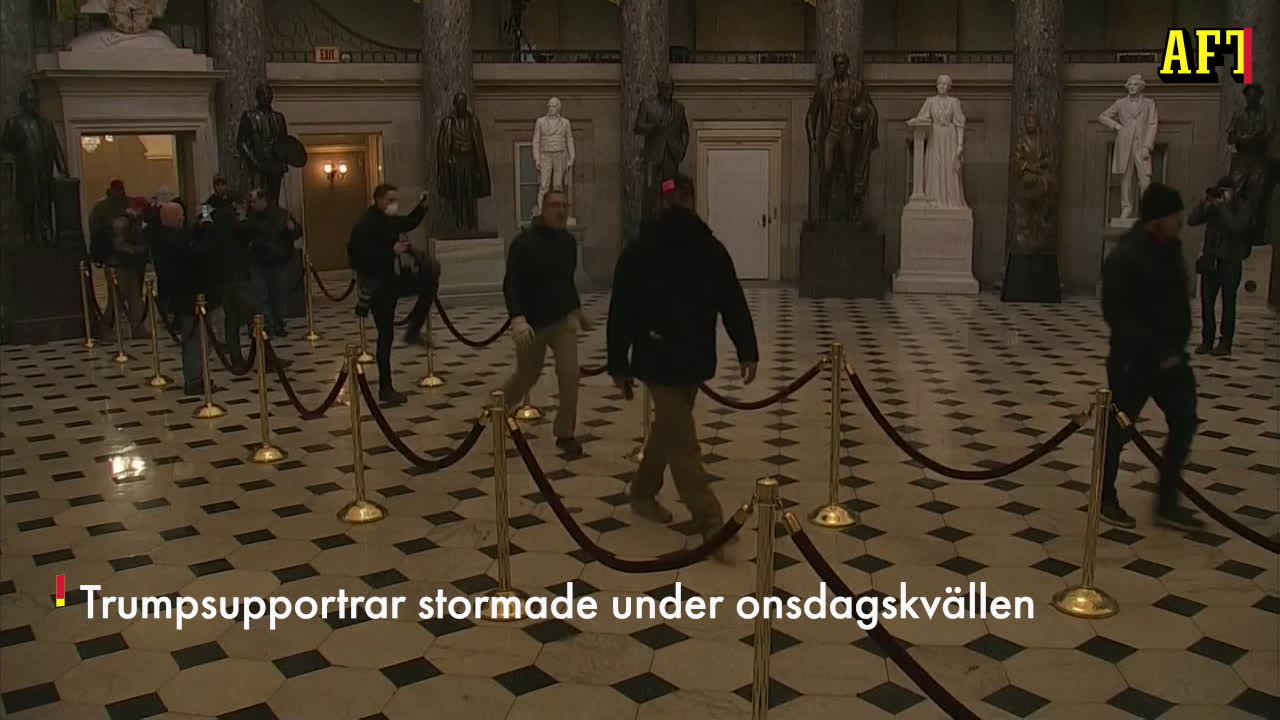 Här stormar demonstranterna in i kongressen